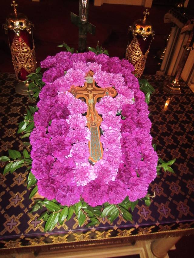 Pictures from the Veneration of the Holy Cross service